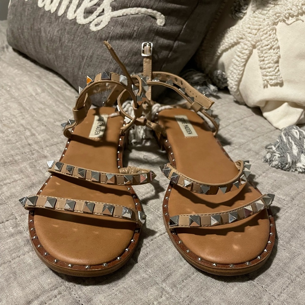 Steve Madden Travel tan studded sandal